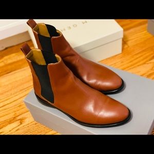 Everlane Italian leather Chelsea Boot